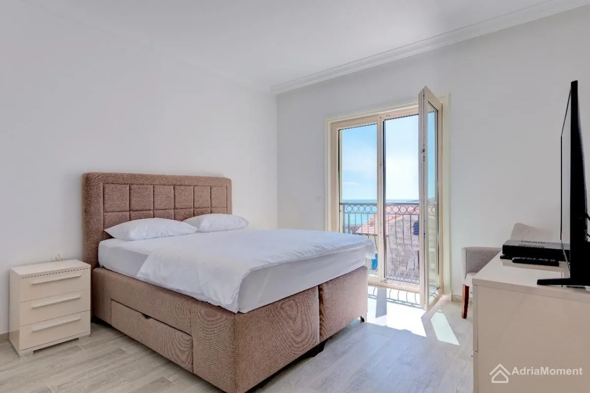 Prodaja, dvosoban stan, 143m², Radovići, Tivat