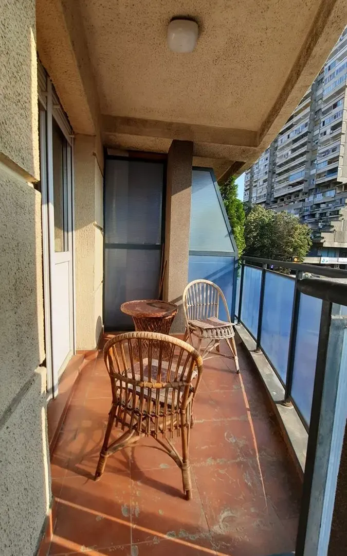 Izdavanje, dvosoban stan, 61m², Autokomanda, Voždovac Sve Podlokacije