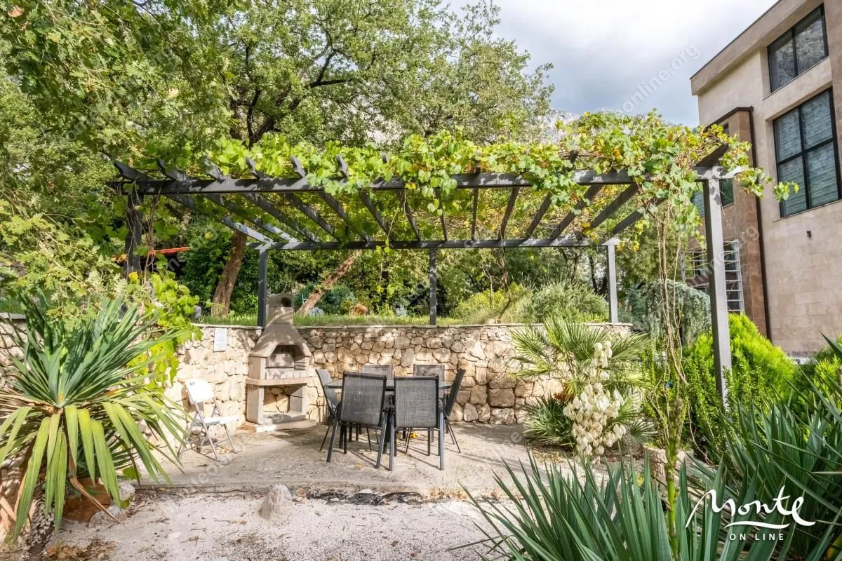 Prodaja, dvosoban stan, 79m², Orahovac, Kotor