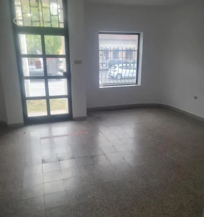 Izdavanje, poslovni prostor, 90m², Podbara, Novi Sad Sve Podlokacije