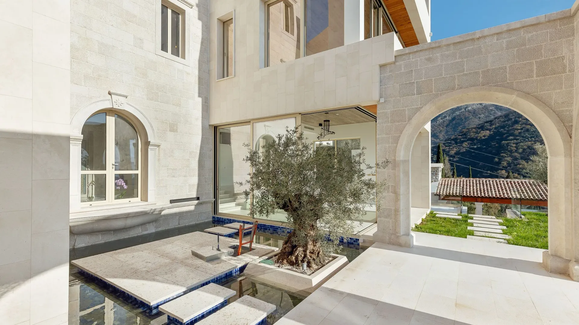 Sale, house, 1400m², Kotor, Crna Gora