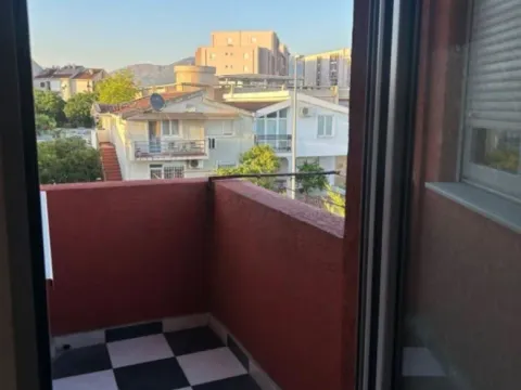 Izdavanje, jednosoban stan, 40m², Stari Aerodrom, Podgorica - image 3