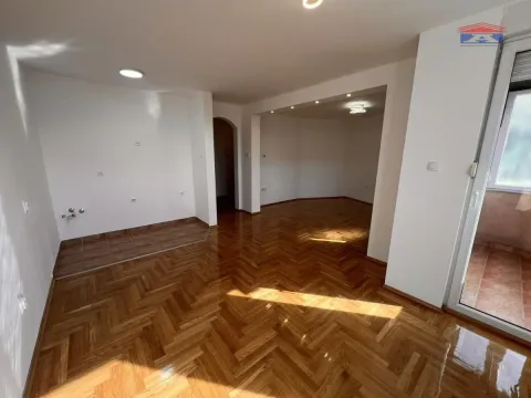 Sale, four bedroom apartment, 117m², Bulevar Evrope, Novi Sad Sve Podlokacije - image 5