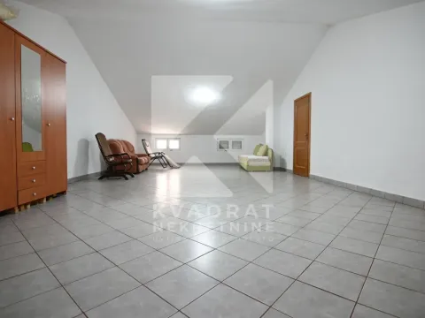 Rent, house, 400m², Zlatica, Podgorica - image 19