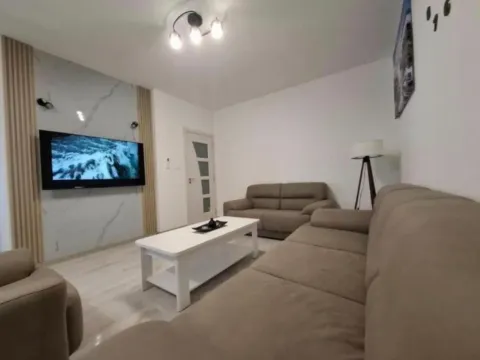 Izdavanje, dvosoban stan, 75m², Radanovići, Kotor - image 2