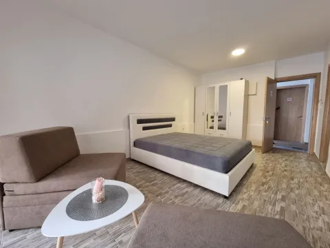 Rent, studio apartment, 40m², Bečići, Budva