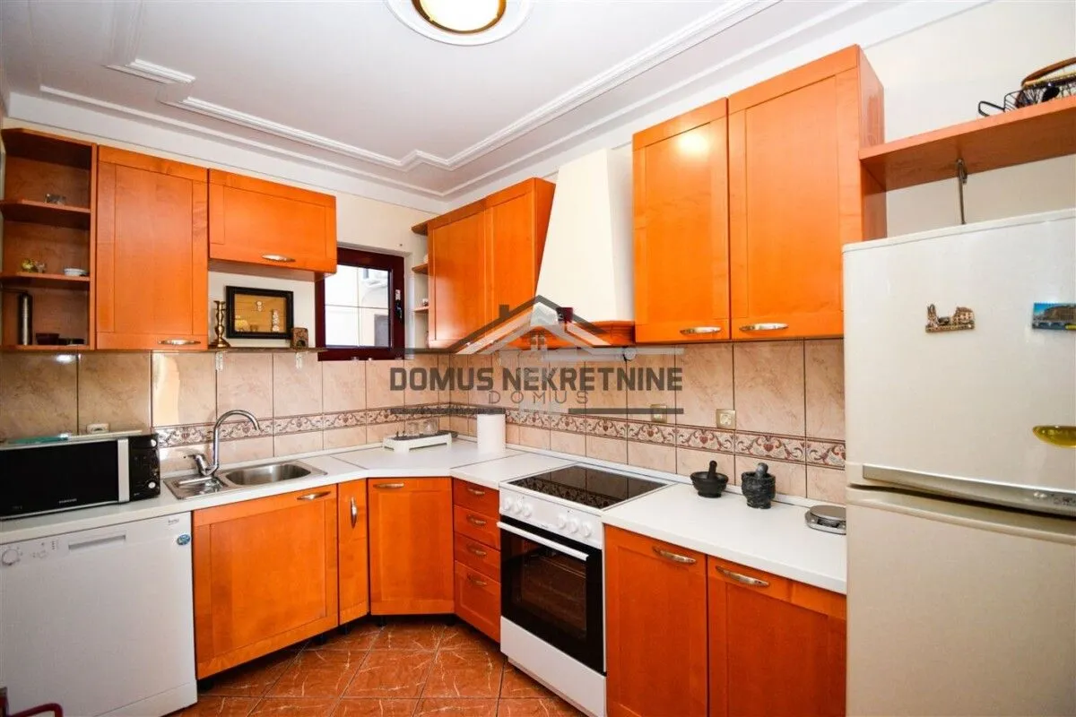 Rent, house, 200m², Donja Gorica, Podgorica