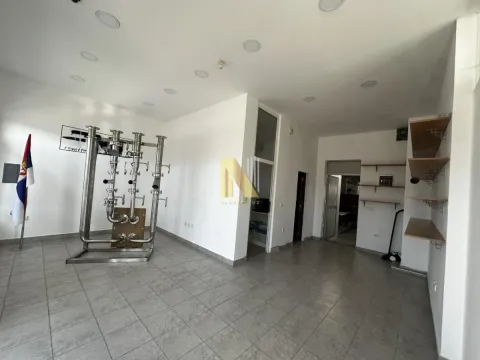 Rent, office space, 800m², Rumenka, Novi Sad Sve Podlokacije - image 6