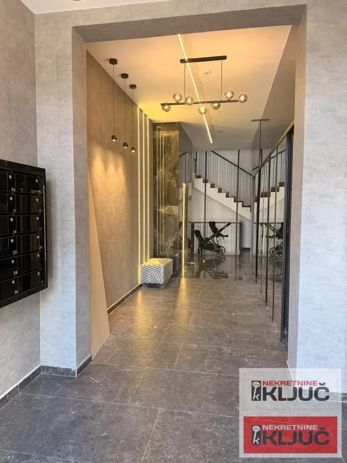 Prodaja, trosoban stan, 65m², Bulevar patrijarha Pavla, Novi Sad Sve Podlokacije
