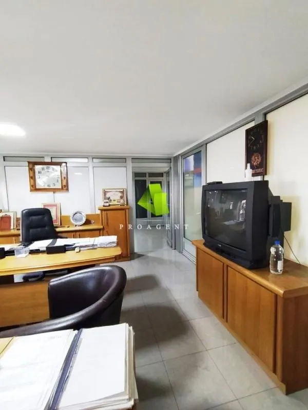 Rent, office space, 109m², Medijana, Niš