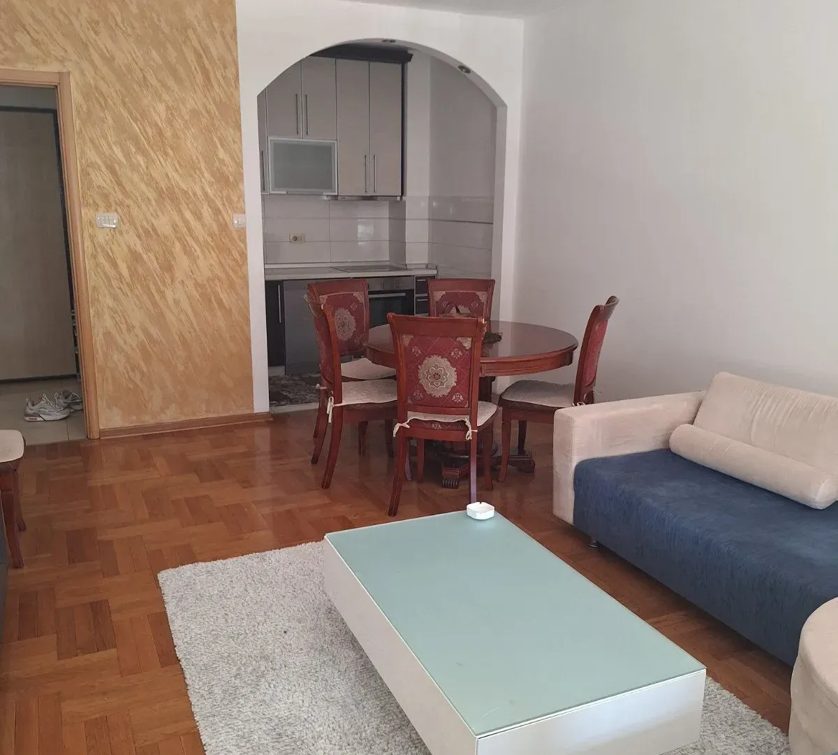 Izdavanje, dvosoban stan, 54m², Pobrežje, Podgorica