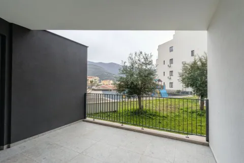 Sale, two bedroom apartment, 59m², Bečići, Budva - image 8