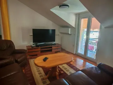 Izdavanje, četvorosoban stan, 105m², Cvetkova Pijaca, Zvezdara Sve Podlokacije - image 16