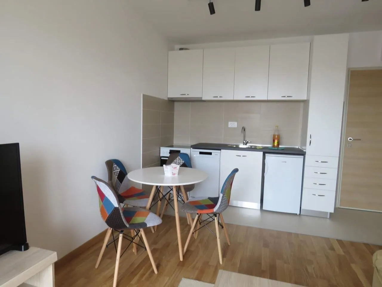 Izdavanje, jednosoban stan, 38m², Ljubović, Podgorica