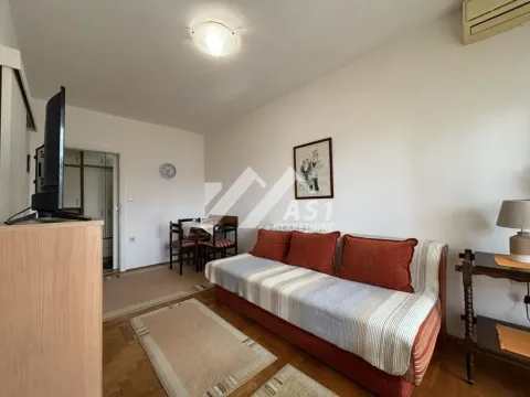 Izdavanje, dvosoban stan, 40m², Grbavica, Novi Sad Sve Podlokacije - image 2