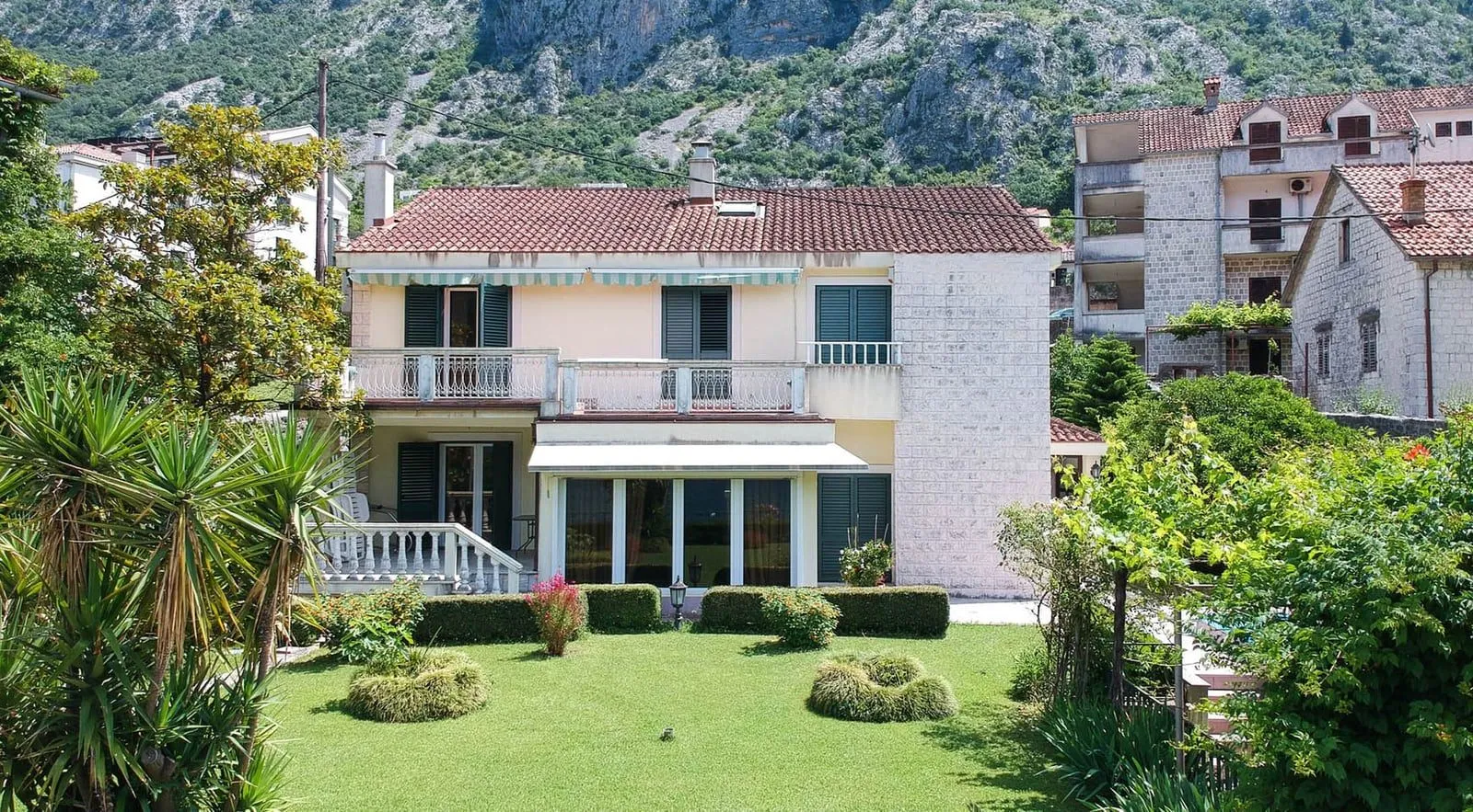 Sale, house, 270m², Dobrota, Kotor