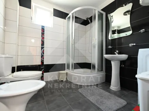 Rent, two bedroom apartment, 98m², Ljubović, Podgorica - image 16