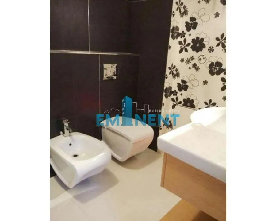 Rent, four bedroom apartment, 120m², Senjak, Beograd