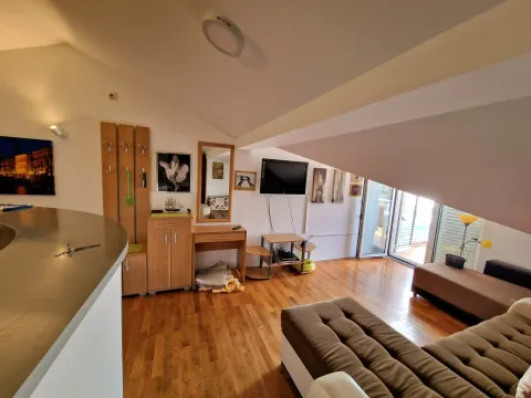 Izdavanje, dvosoban stan, 60m², Budva, Crna Gora - image 1