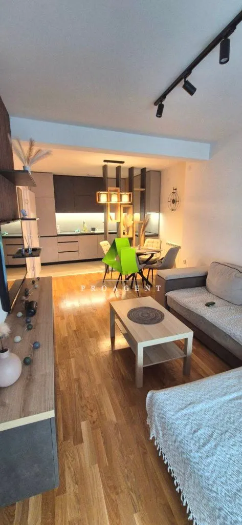 Izdavanje, dvosoban stan, 60m², Medijana, Niš