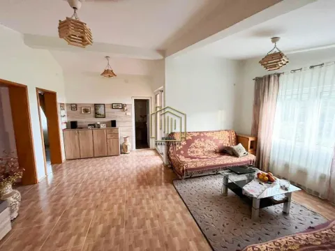 Sale, house, 200m², Šušanj, Bar - image 2