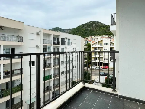 Rent, one bedroom apartment, 45m², Budva, Crna Gora - image 11