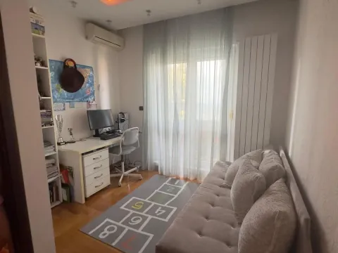 Izdavanje, četvorosoban stan, 97m², Zvezdara Sve Podlokacije, Beograd - image 9