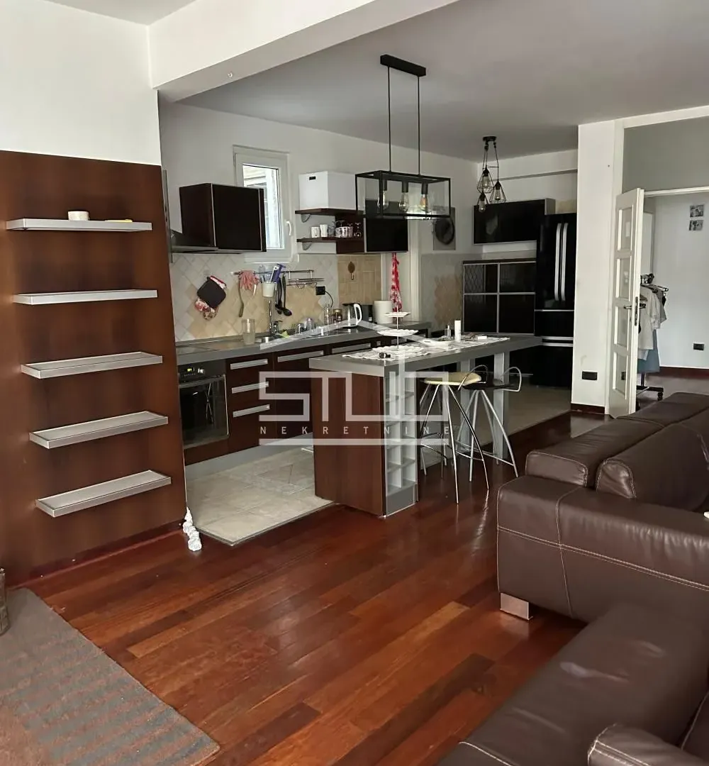 Sale, three bedroom apartment, 103m², Kalenić Pijaca, Vračar Sve Podlokacije