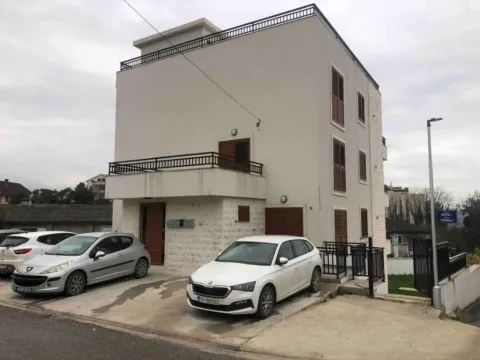 Sale, three bedroom apartment, 107m², Centar, Tivat