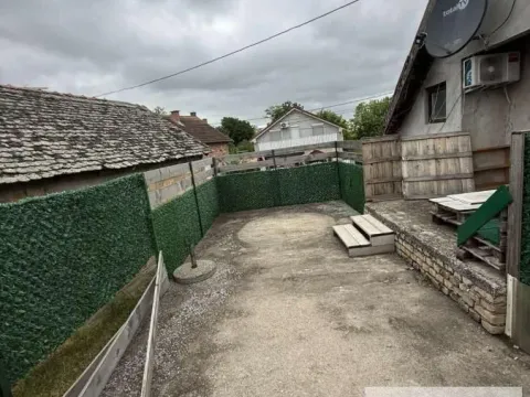 Kuća in Novi Karlovci