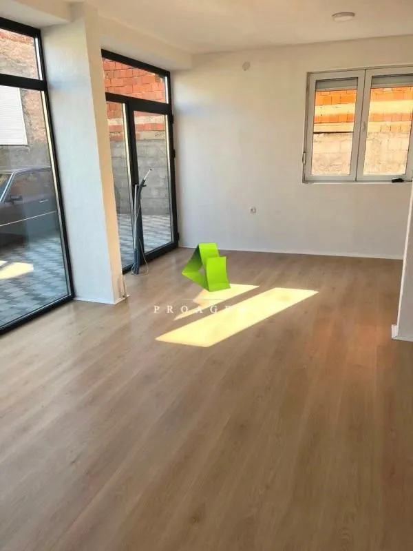 Izdavanje, poslovni prostor, 37m², Medijana, Niš