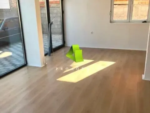 Izdavanje, poslovni prostor, 37m², Centar, Niš - image 2