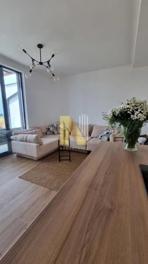 Izdavanje, trosoban stan, 105m², Sremska Kamenica, Petrovaradin