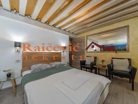 Sale, two bedroom apartment, 44m², Cvetni Trg, Vračar Sve Podlokacije - image 13
