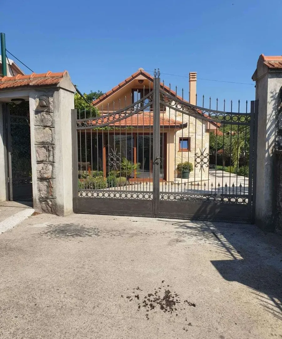 Izdavanje, kuća, 92m², Mareza, Podgorica