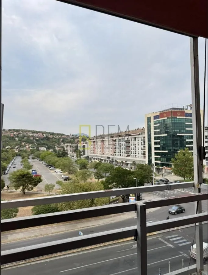 Izdavanje, trosoban stan, 90m², Preko Morače, Podgorica