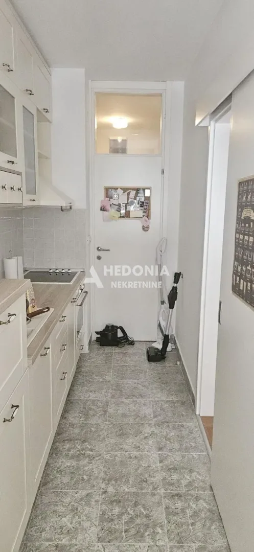 Prodaja, trosoban stan, 67m², Voždovac Sve Podlokacije, Beograd