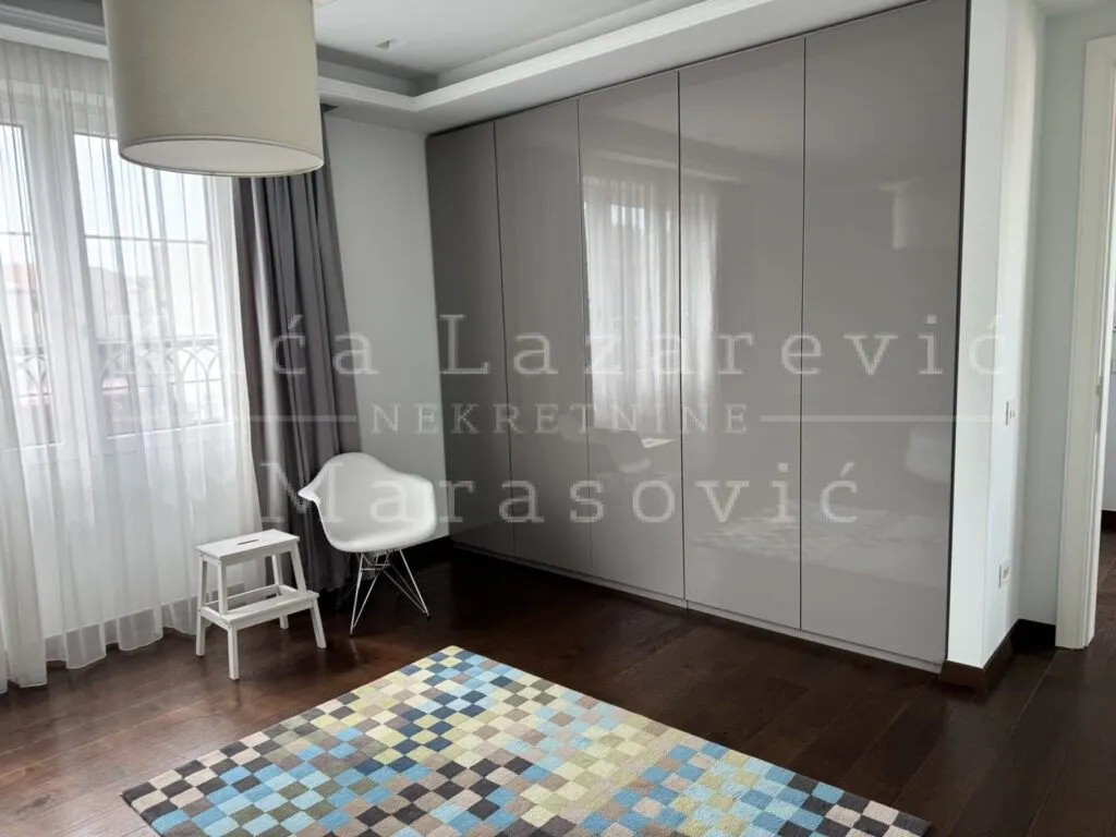 Sale, house, 275m², Crveni Krst, Beograd