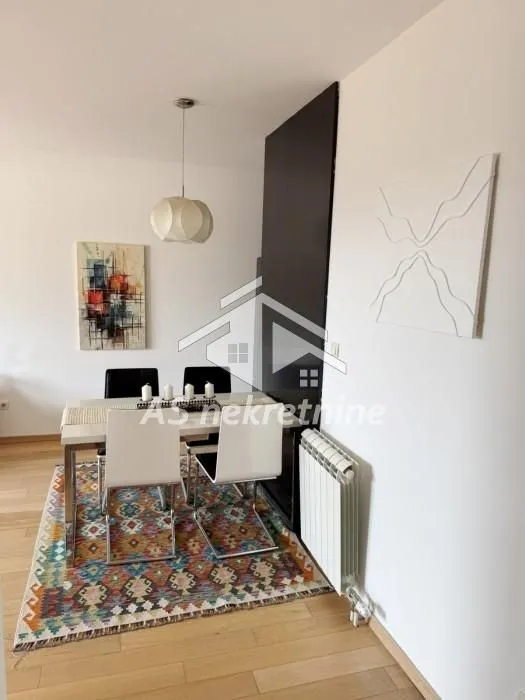 Izdavanje, trosoban stan, 73m², Vračar Sve Podlokacije, Beograd