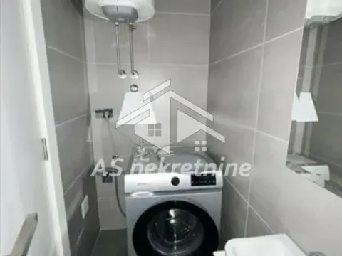 Izdavanje, trosoban stan, 79m², Južni Bulevar, Vračar Sve Podlokacije - image 11