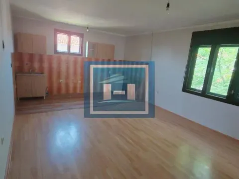 Izdavanje, kuća, 100m2, Gloždak, Paraćin Izdavanje, kuća, 100m2, Gloždak, Paraćin