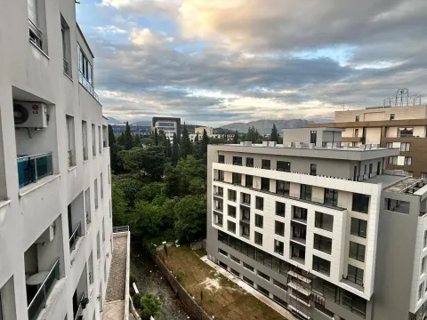 Izdavanje, trosoban stan, 100m², Centar, Podgorica - image 4