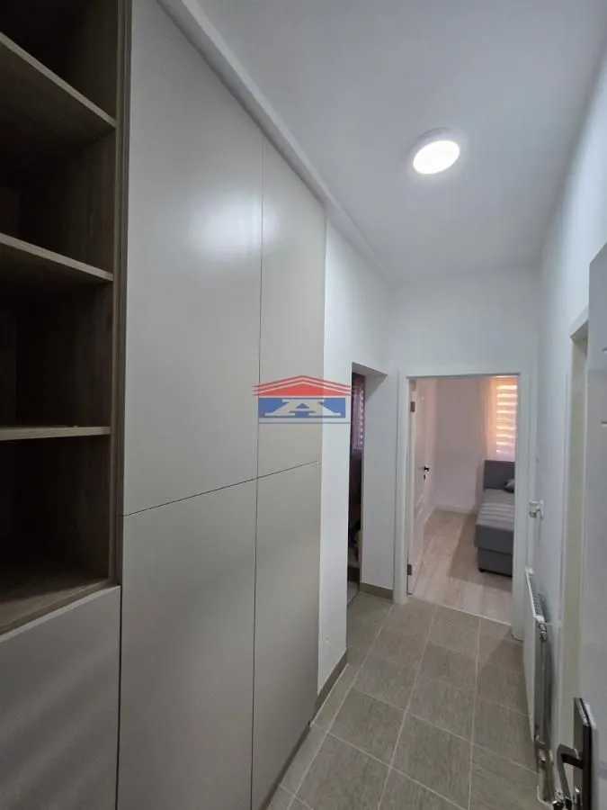 Izdavanje, četvorosoban stan, 69m², Centar, Novi Sad