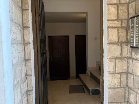 Rent, two bedroom apartment, 60m², Budva, Crna Gora - image 23