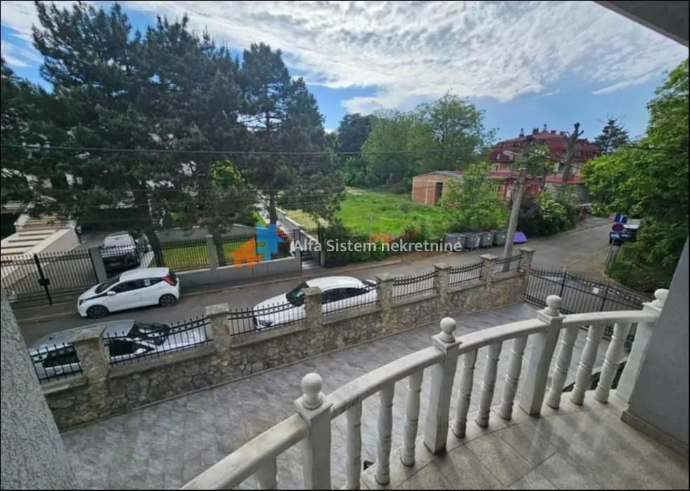 Rent, four bedroom apartment, 120m², Savski Venac, Beograd