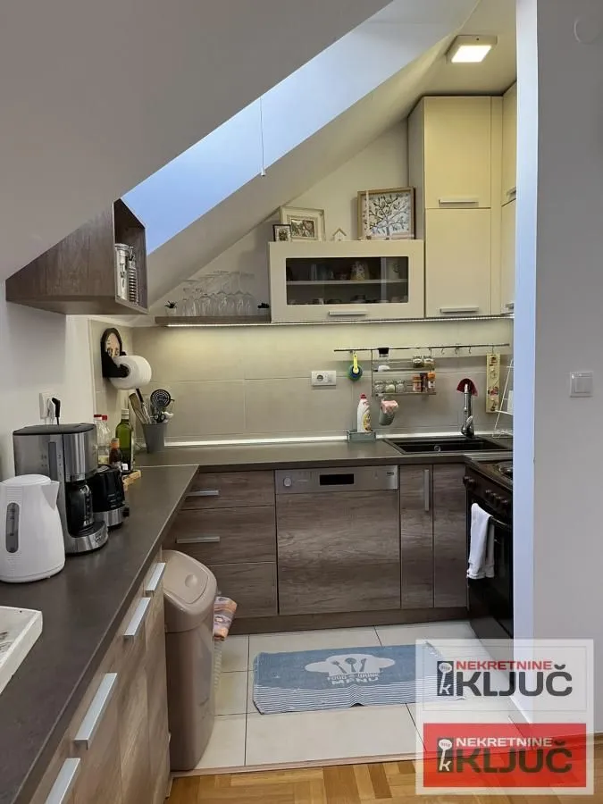 Prodaja, četvorosoban stan, 77m², Bulevar patrijarha Pavla, Novi Sad Sve Podlokacije