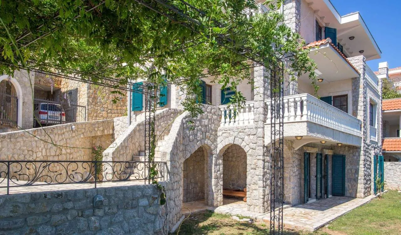 Prodaja, kuća, 235m², Kostanjica, Kotor