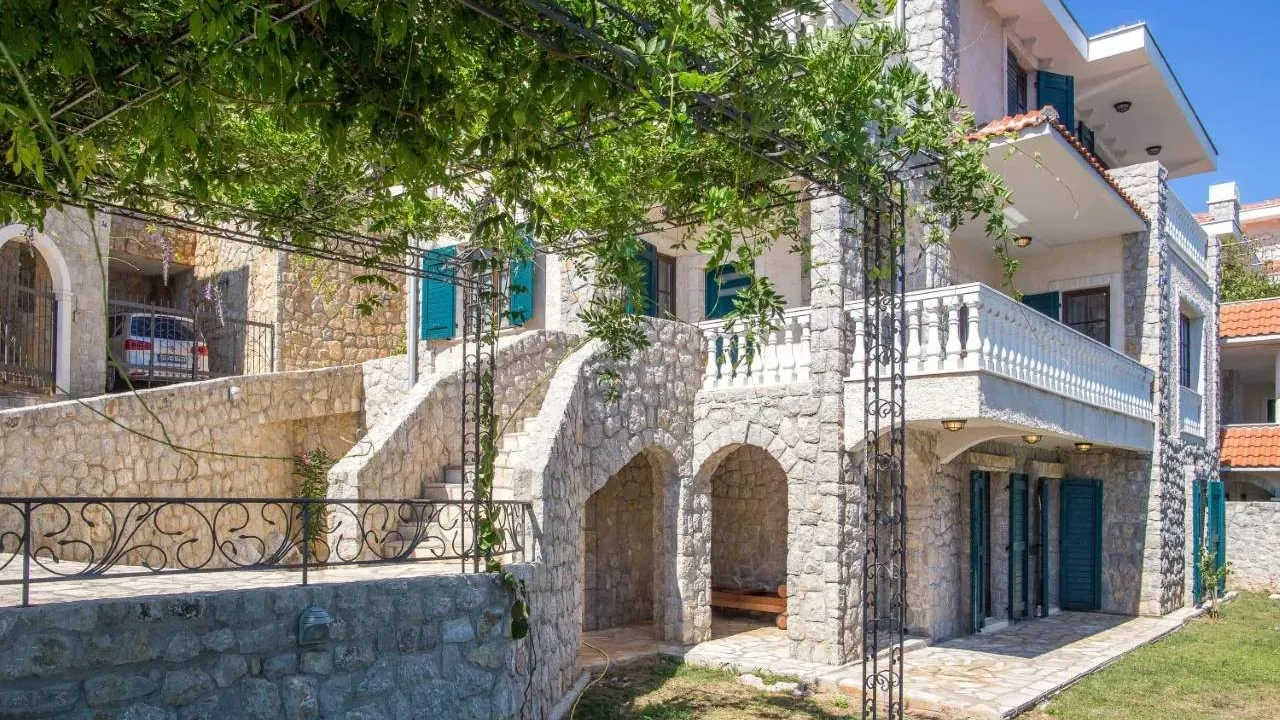 Sale, house, 235m², Kostanjica, Kotor