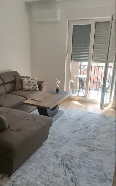Rent, one bedroom apartment, 42m², Stari Aerodrom, Podgorica