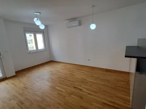 Izdavanje, dvosoban stan, 65m², Zagorič, Podgorica - image 7